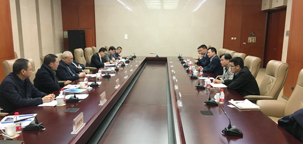 機(jī)電集團(tuán)董事長(zhǎng)王敏、副總經(jīng)理?xiàng)钫鹩畎輹?huì)華能集團(tuán)領(lǐng)導(dǎo)